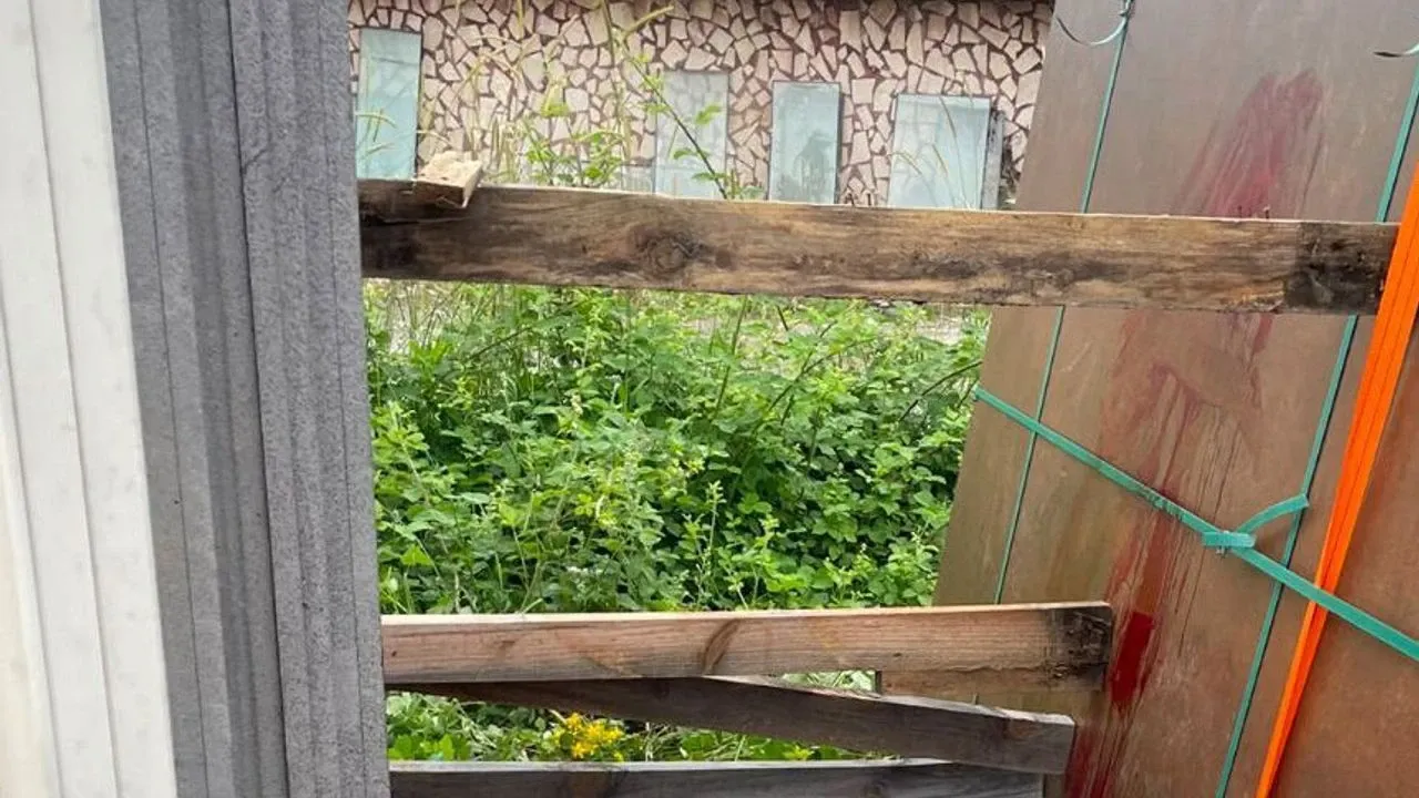 Mermer blokların arasında sıkışan işçi yoğun bakıma kaldırıl