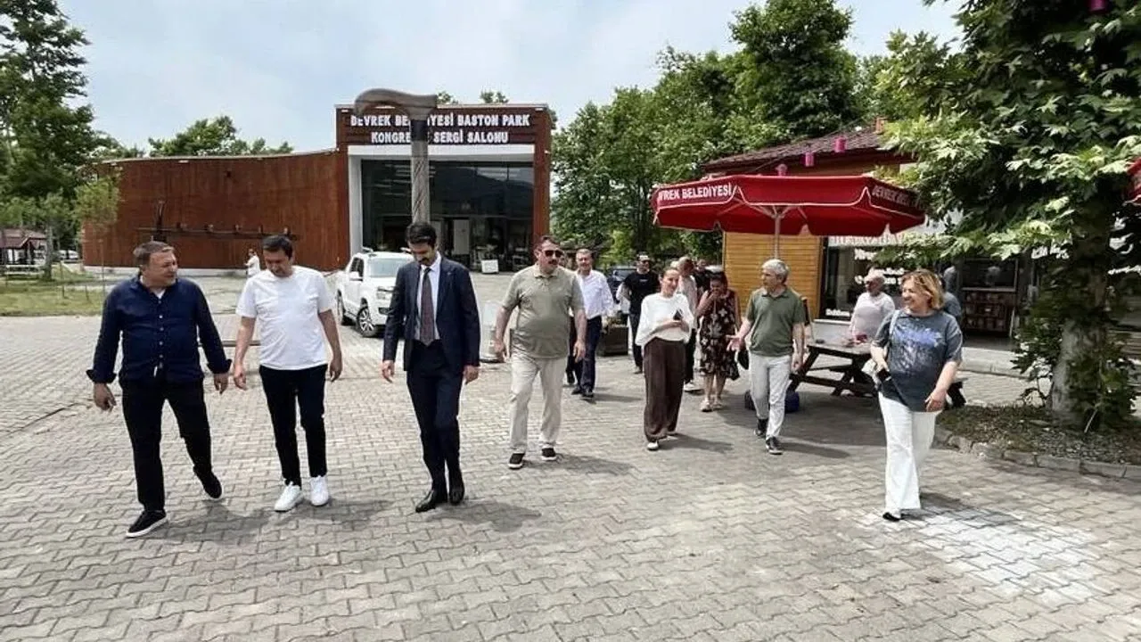 Özcan Ulupınar ve eşi, kaymakamları Bastonpark'ta 