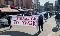 ZONGULDAK BELEDİYESİ'NDEN ANLAMLI HAREKET:PANKARTLARLA DEPREME YARDIM MAÇINA GİTTİLER