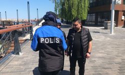 POLİS SAHİL BANDINDA BİLGİLENDİRME YAPIYOR