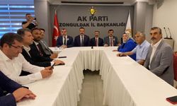 Bakan Yardımcısından partililere fotoğraf şoku: “Geriden çekin de şu fukaralar da çıksın” 