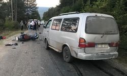 Minibüsle çarpışan motosikletin sürücüsü hayatını kaybetti