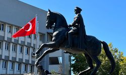 Vali’den talep edilmişti: Cumhuriyetin ilk kenti Atatürk’ü sahipsiz bıraktı!