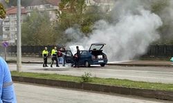 Seyir halindeki otomobil  alev  aldı