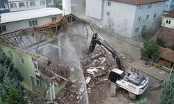 Deprem sonrası yıkıldı yenisi yapılıyor