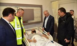 Bakan Karaloğlu yaralı personelleri hastanede ziyaret etti!