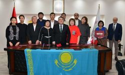Kazak Hekimler’den Rektör Özölçer’e ziyaret
