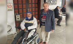 Hüseyin Şirin engelli vatandaşa akülü arabasını teslim etti