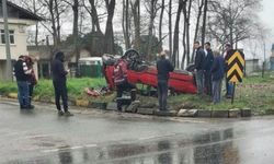 Korkutan kaza: Refüje çarptı,takla attı!