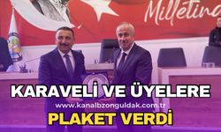 Vali Hacıbektaşoğlu’ndan Karaveli ve meclis üyelerine plaket