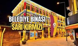 Belediye binasına Galatasaray bayrağı asıldı