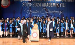 Eczacılık Fakültesi Mezunları İçin Yemin Töreni Düzenlendi