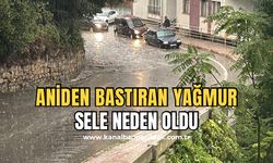 Kadırga yokuşunda sel araçlar mahsur kaldı