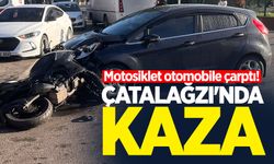 Çatalağzı'nda kaza: Motosiklet otomobile çarptı!