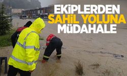 Sahil yolunda oluşan su birikintisine ekipler müdahale etti