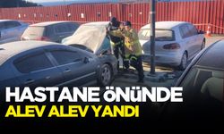 Hastane bahçesinde park halindeki otomobil alev aldı