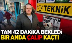 Çılgın hırsız, 42 dakika bekleyip motosikletin paspasını çaldı