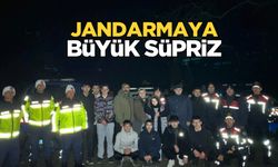 Vatandaşlardan görevli jandarma personellerine süpriz