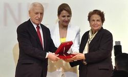 Prof. Haberal 1992'de Dünyada İlk Kez Canlı Donörden Kısmi Karaciğer ve Böbrek Naklini Gerçekleştirdi