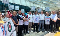 Öz- Sağlık İş Sendikası üyeleri, sağlık çalışanlarına maaş zammını protesto etti