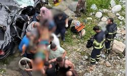 Rize'de iki otomobilin çarpıştığı kazada 1 kişi öldü, 8 kişi yaralandı