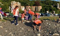 TEMA üyeleri Kozlu sahilinde çöp topladı