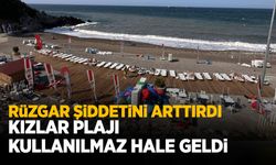 Şiddetli rüzgar kızlar plajını olumsuz etkiledi