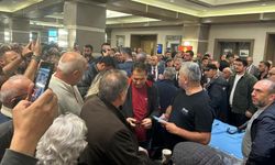 CHP kongresinde yumruklar havada uçuştu!