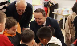 İl Millî Eğitim Müdürü Keskin öğrencilerle bayrak törenine katıldı