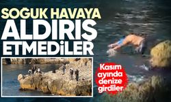 Soğuk havaya aldırış etmeyip Kasım ayında denize girdiler