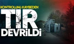 Kontrolünü kaybeden tır devrildi