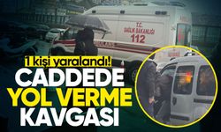Caddede yol verme kavgası: 1 kişi yaralandı!