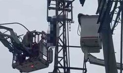 Hırsızlık için çıktığı elektrik direği sonu oldu... Akıma kapılıp hayatını kaybetti