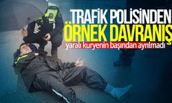 Trafik polisi yaralı kuryenin başından ayrılmadı