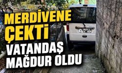 Merdivene arabayı çekti vatandaş geçemeden geri döndü