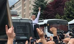 Özgür Özel ve partililer, TBMM'ye yürüyüşe başladı