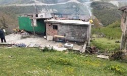 Gece yarısı faciası: Ev küle nöndü, yaşlı çift son anda kurtuldu
