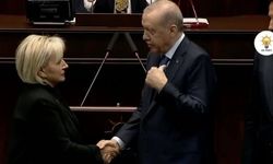 Nimet Özdemir AKP'ye katıldı! İki yılda üçüncü parti...