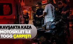 Kavşakta kaza motosiklet ile Togg çarpıştı