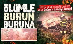Çaycuma'da korkutan kaza: Otomobil durağa çarpıp araziye uçtu