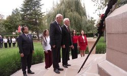 30 Ağustos Başkent Üniversitesinde kutlandı; Prof. Dr. Haberal, Atatürk Anıtı'na çelenk bıraktı