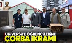 Üniversite öğrencilerine sıcak çorba ikramı