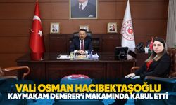Vali Osman Hacıbektaşoğlu Kilimli Kaymakamı Kübra Demirer’i makamında kabul etti.