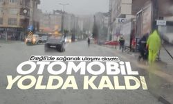 Ereğli'de sağanak ulaşımı aksattı: Otomobil suyla kaplanan yolda kaldı