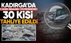 Kadırga'da çöken binanın çevresindeki 30 kişi tahliye edildi