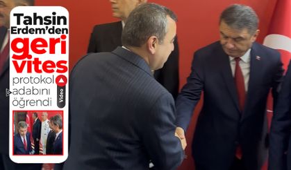 Aynı makam, farklı tavır: Tahsin Erdem bu kez protokolde herkesle tokalaştı