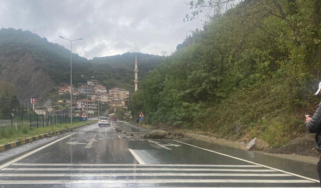 Zonguldak-İstanbul karayolunda heyelan