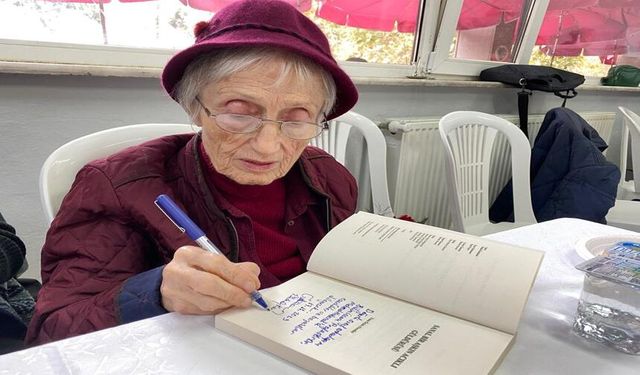 Türkan Karahasan’dan Prof. Dr. Mehmet Haberal’a anlamlı hediye