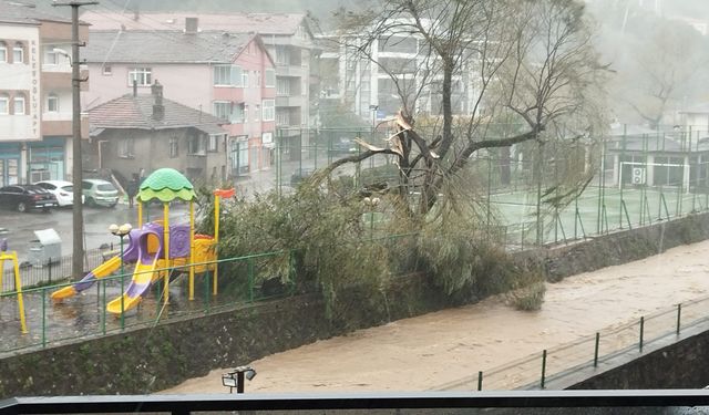 Şiddetli fırtına etkisini sürdürüyor