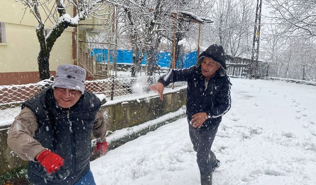 Yağmur ve fırtınadan sonra kar yağışı başladı